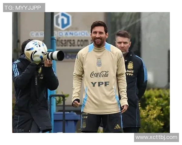 时尚男短发足球明星的魅力与风格解析让你领略球场内外的潮流风范 时尚男短发足球明星的魅力与风格解析让你领略球场内外的潮流风范