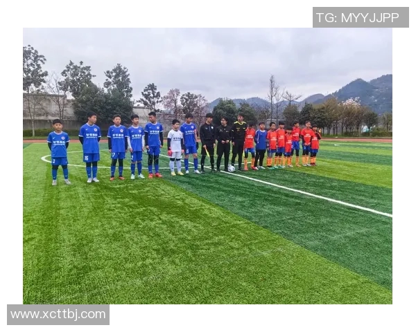 足球明星挑战中国麻将技艺展现球场之外的娱乐风采