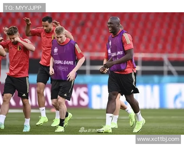 足球明星与老头的幽默互动视频引发网友热议笑声不断